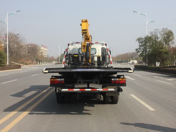 新东日牌YZR5100TQZCGC型清障车
