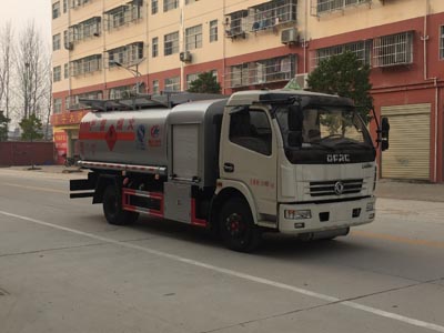 程力威牌CLW5112GJYE5型飞机加油车